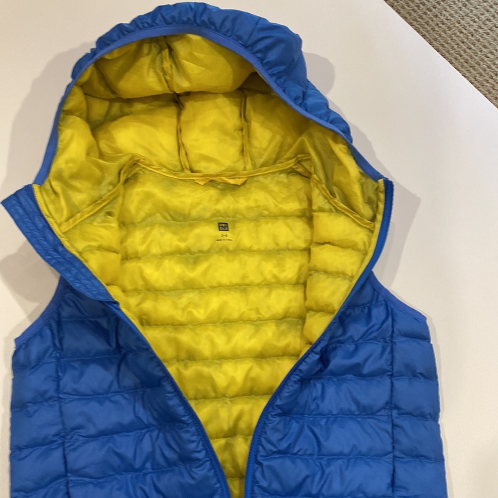 UNIQLO KIDS NWT PUFFER VEST BLUE WITH YELLOW INSIDE SIZE 3/4 UNISEX - Picture 5 of 11